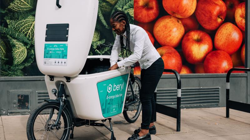 woman loading shopping into Beryl e-cargo bike outside supermarket